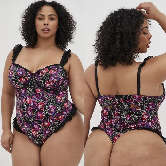 Torrid UNDERWIRE THONG RUFFLE BODYSUIT - SATIN FLORAL BLACK - Picture 2 of 6